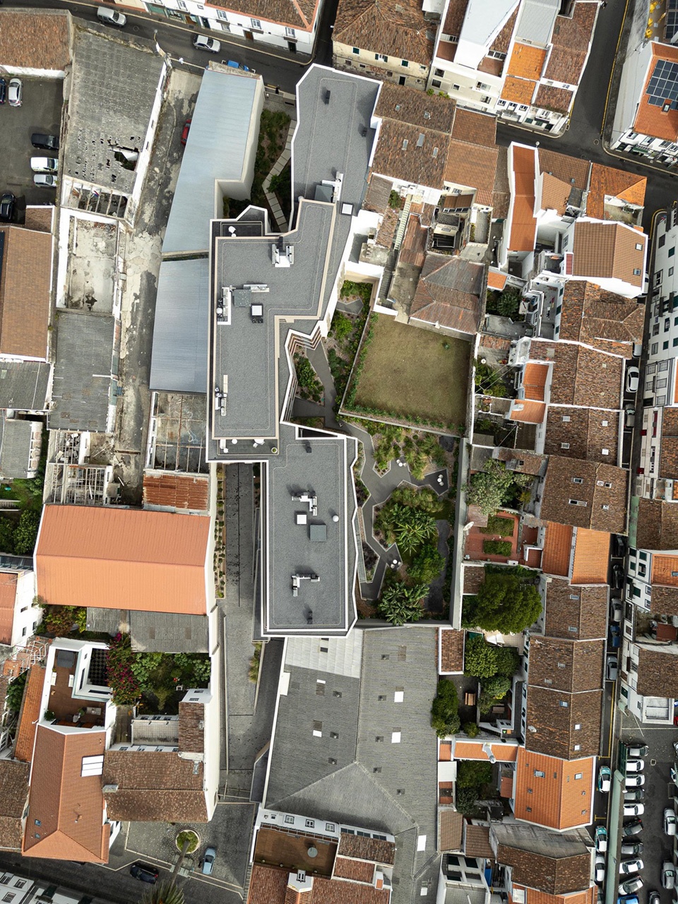 ERNESTO DO CANTO by BOX arquitectos