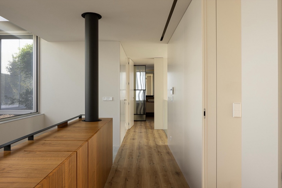 Minimalist White House by Arquitetura501