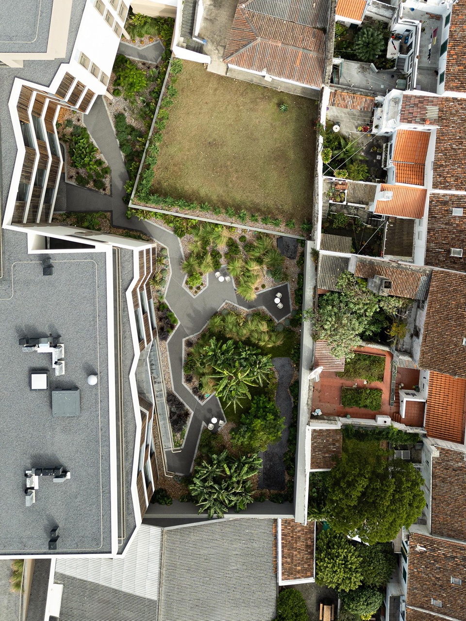 ERNESTO DO CANTO by BOX arquitectos
