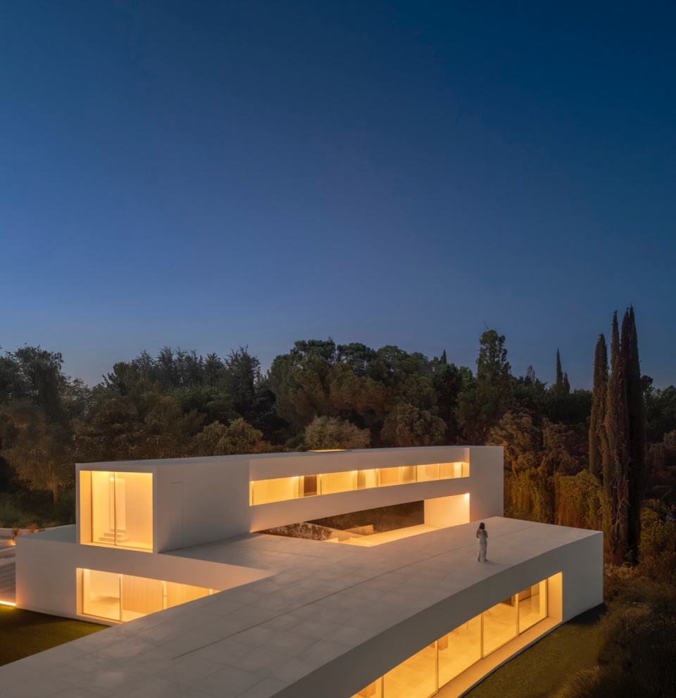 VILLA LAGO LA MORALEJA by FRAN SILVESTRE ARQUITECTOS