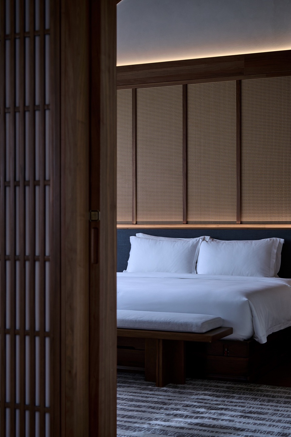 HUANGSHAN MISTYRAIN RESORT HOTEL by SEEKING IN THE DREAM RESTING BY THE WATER