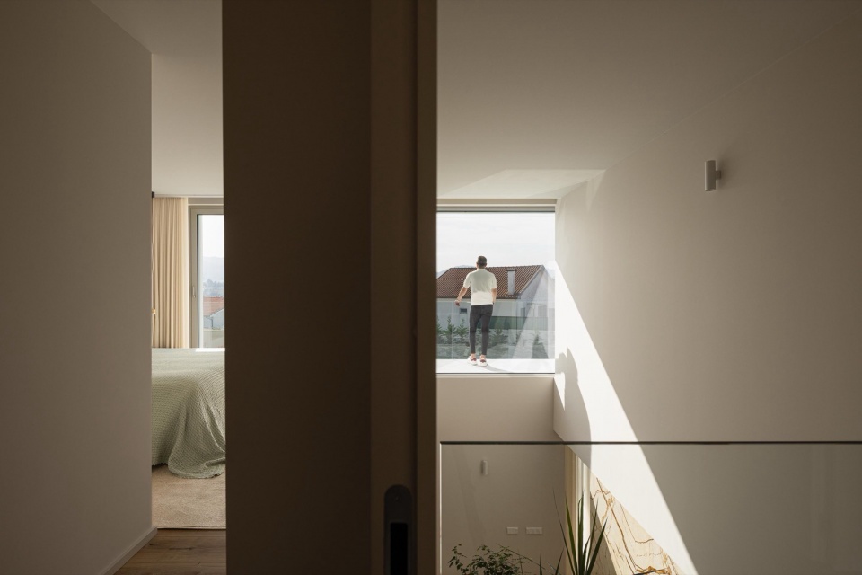 Minimalist White House by Arquitetura501