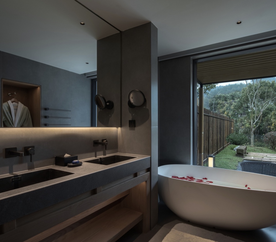 HUANGSHAN MISTYRAIN RESORT HOTEL by SEEKING IN THE DREAM RESTING BY THE WATER