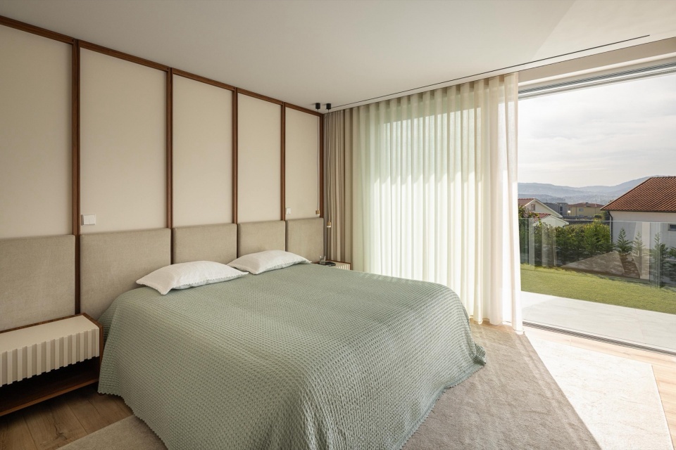 Minimalist White House by Arquitetura501