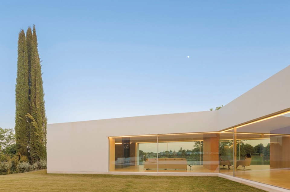 VILLA LAGO LA MORALEJA by FRAN SILVESTRE ARQUITECTOS 960x773 fvd