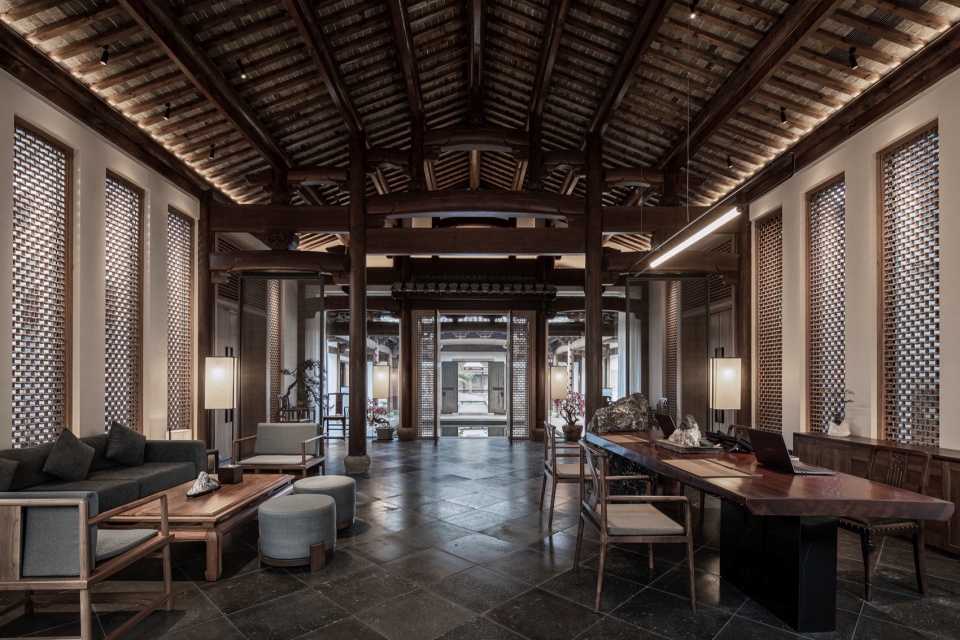 HUANGSHAN MISTYRAIN RESORT HOTEL by SEEKING IN THE DREAM RESTING BY THE WATER