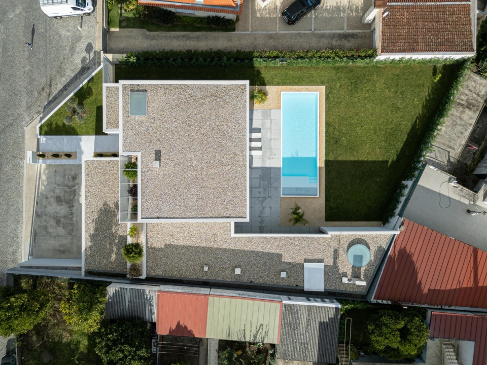 Minimalist White House by Arquitetura501