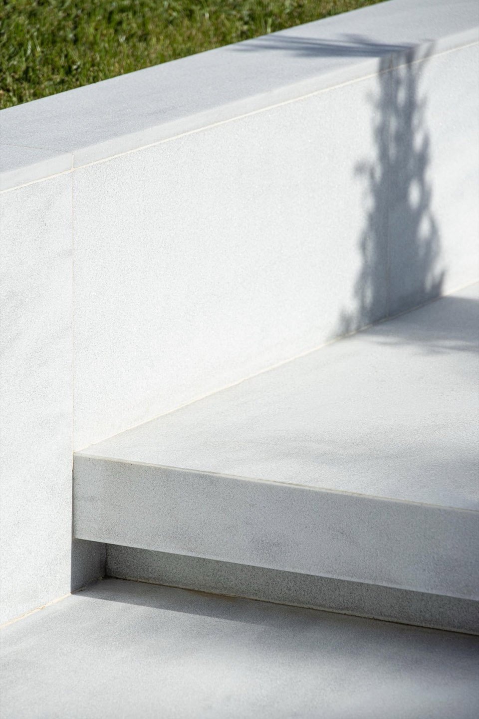 Minimalist White House by Arquitetura501