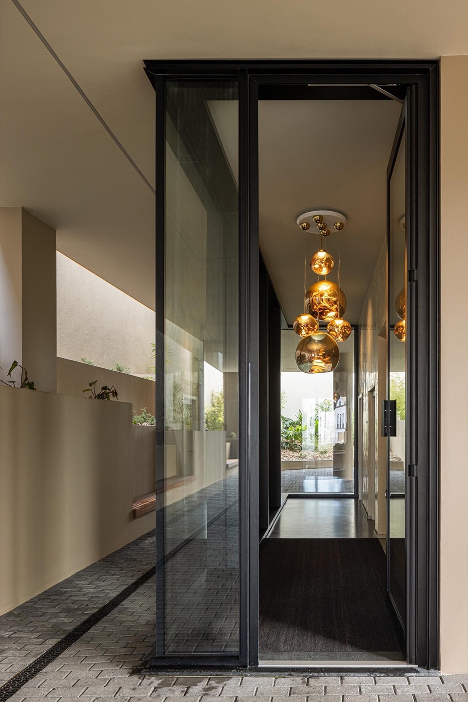ERNESTO DO CANTO by BOX arquitectos