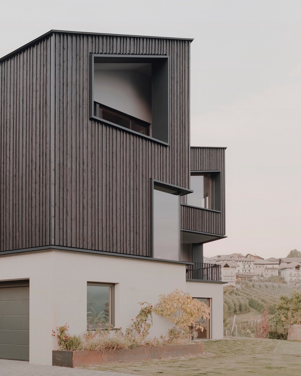 Hometown House by MoDusArchitects
