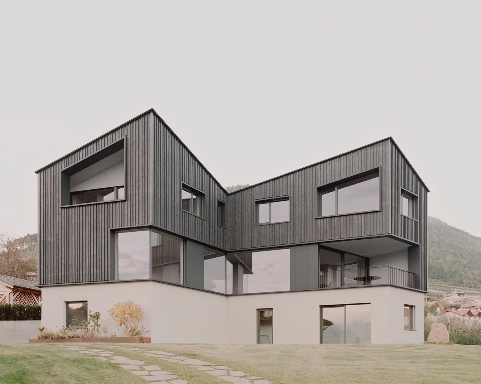 Hometown House by MoDusArchitects