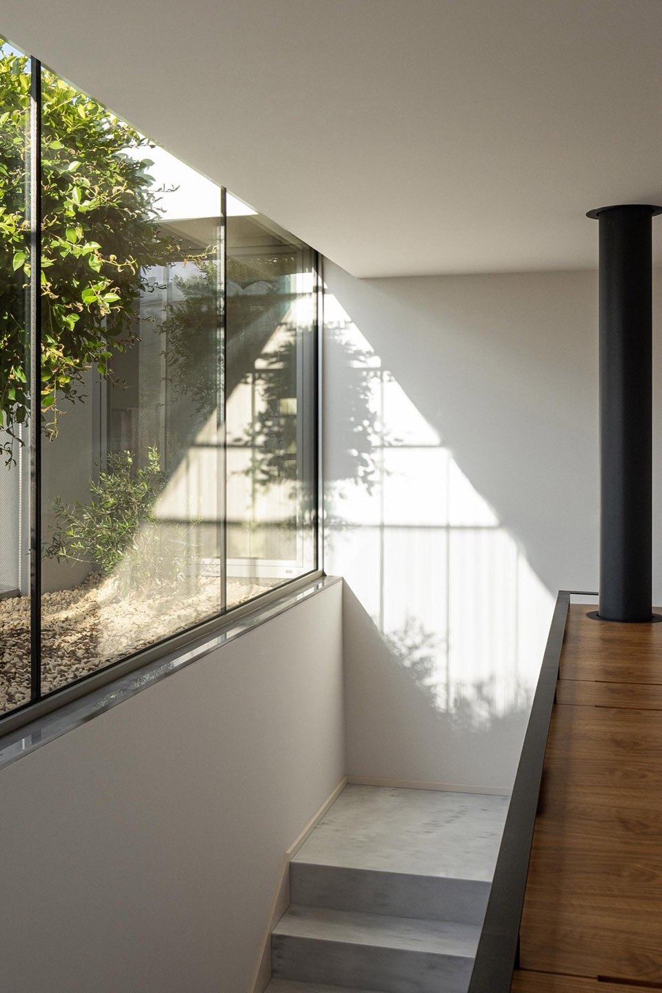 Minimalist White House by Arquitetura501