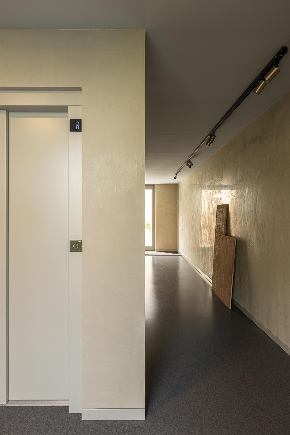 ERNESTO DO CANTO by BOX arquitectos