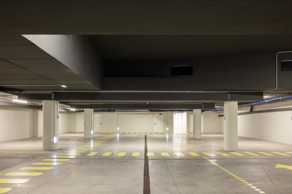 ERNESTO DO CANTO by BOX arquitectos