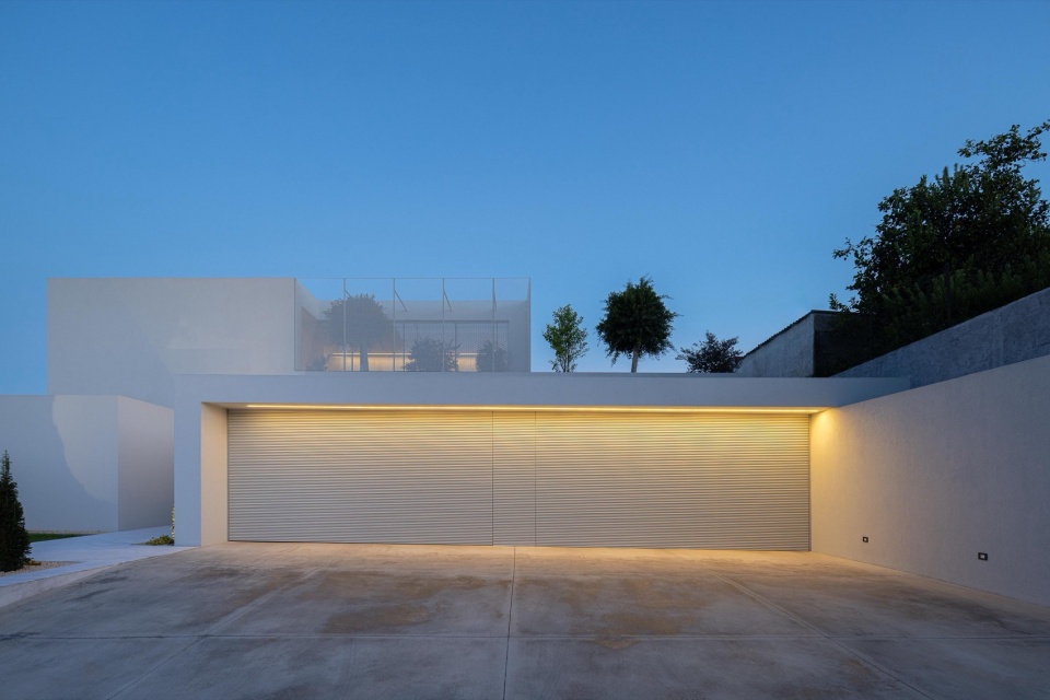 Minimalist White House by Arquitetura501