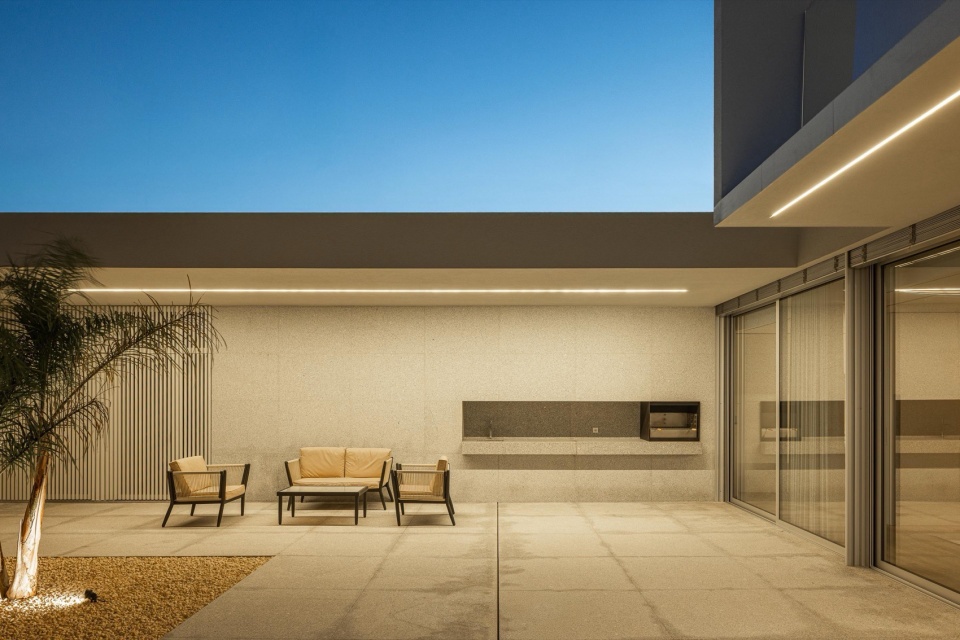 Minimalist White House by Arquitetura501