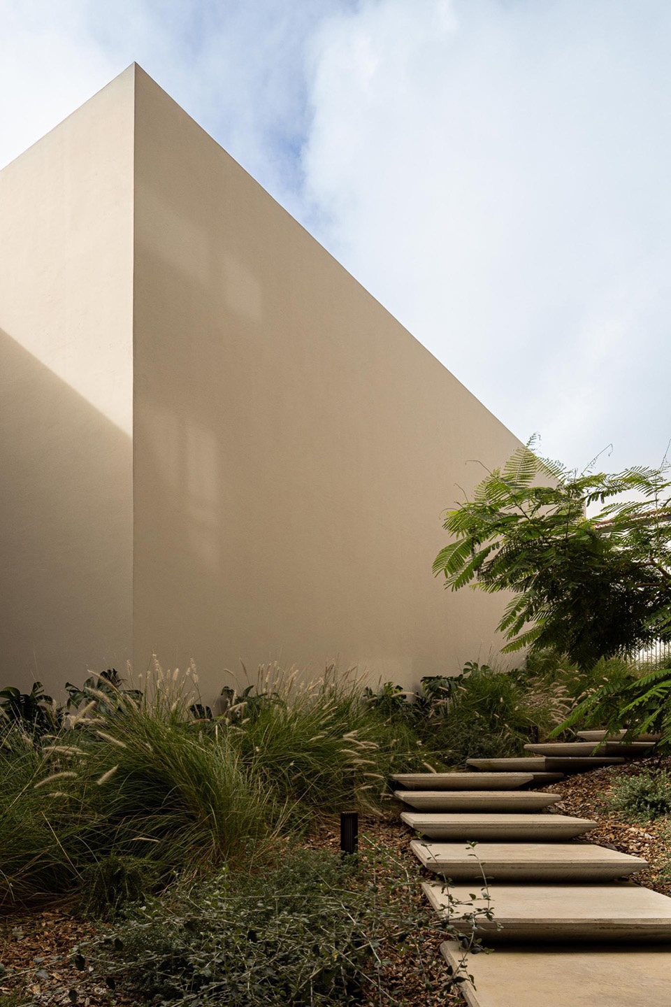 ERNESTO DO CANTO by BOX arquitectos