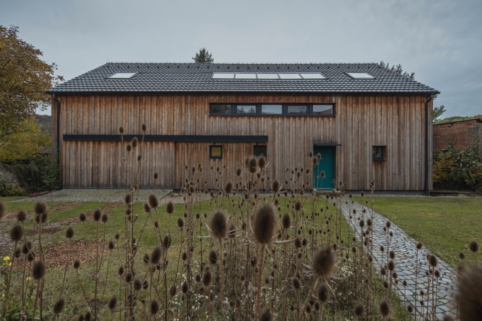 family house in mature garden by mimosa architects