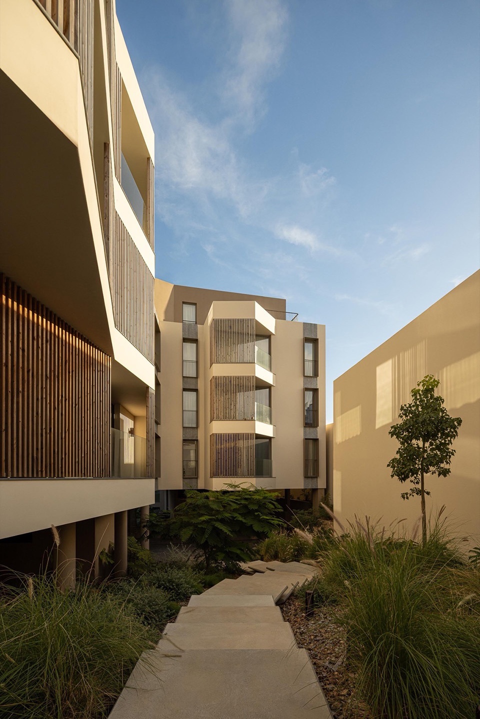 ERNESTO DO CANTO by BOX arquitectos
