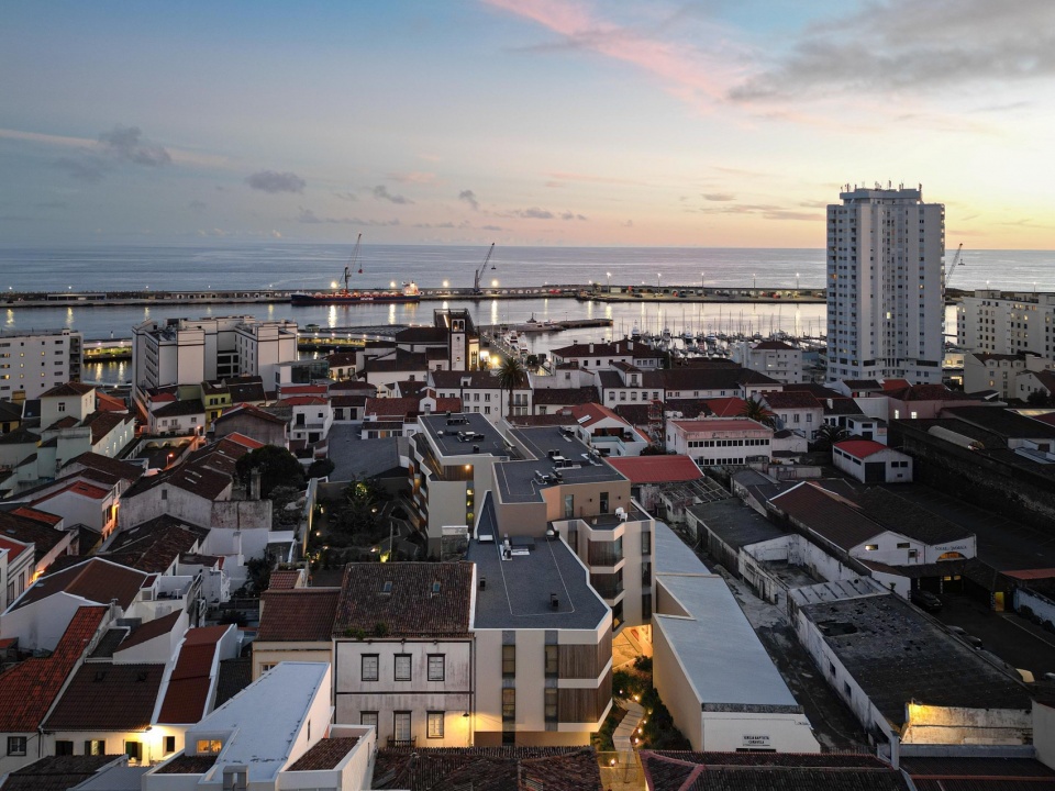 ERNESTO DO CANTO by BOX arquitectos