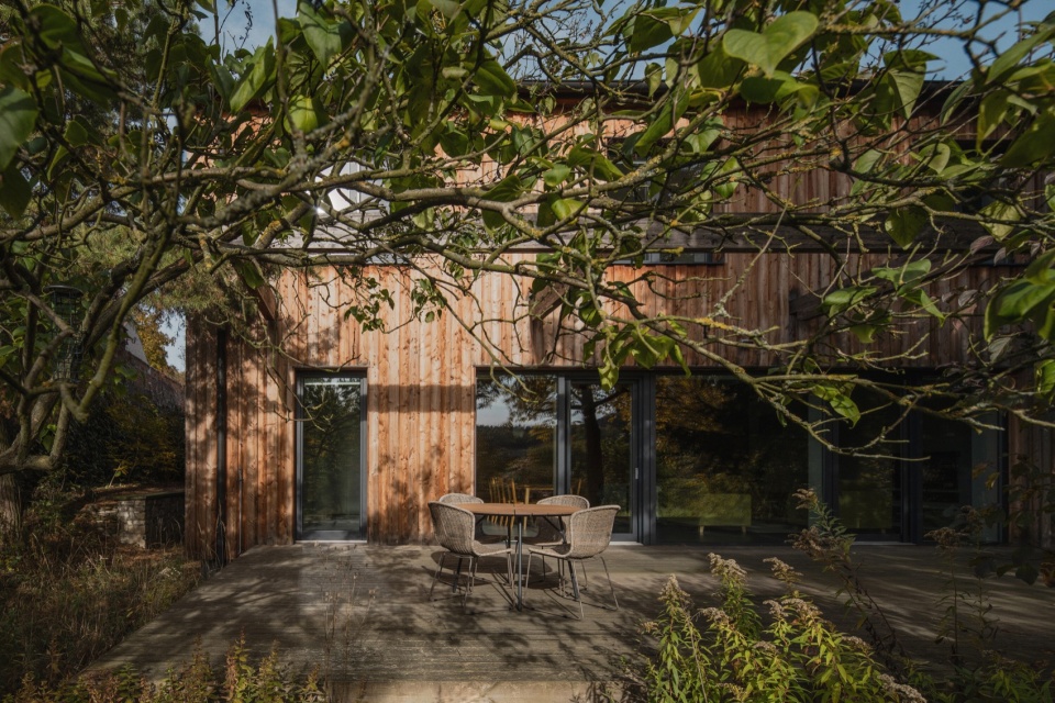 family house in mature garden by mimosa architects
