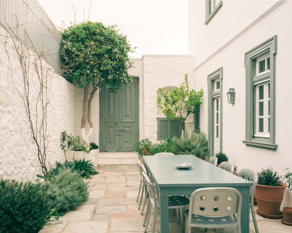 neoclassical townhouse by local local v3x