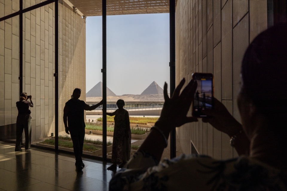 grand egyptian museum by heneghan peng architects