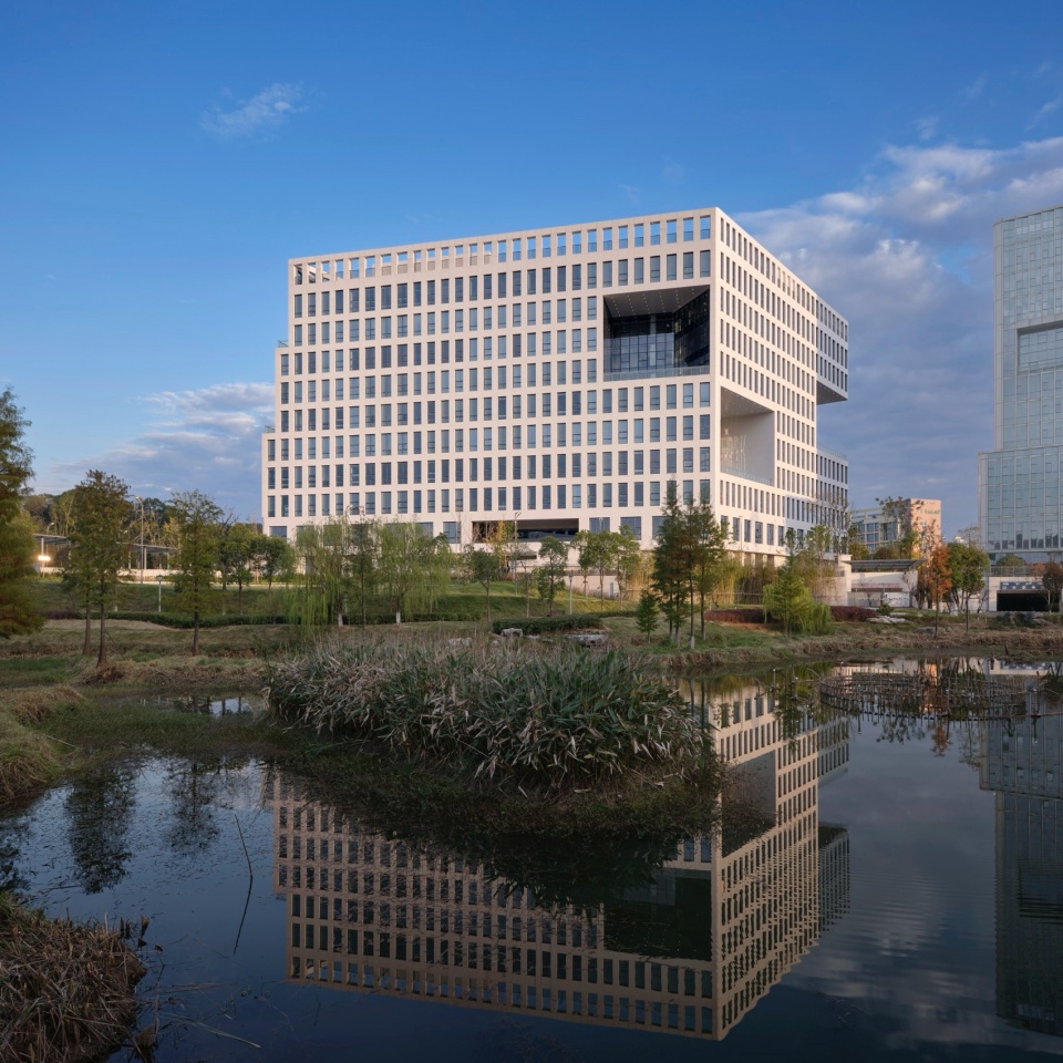 Xingsha Industrial Base Free Trade Headquarters Building by Leeko Architects