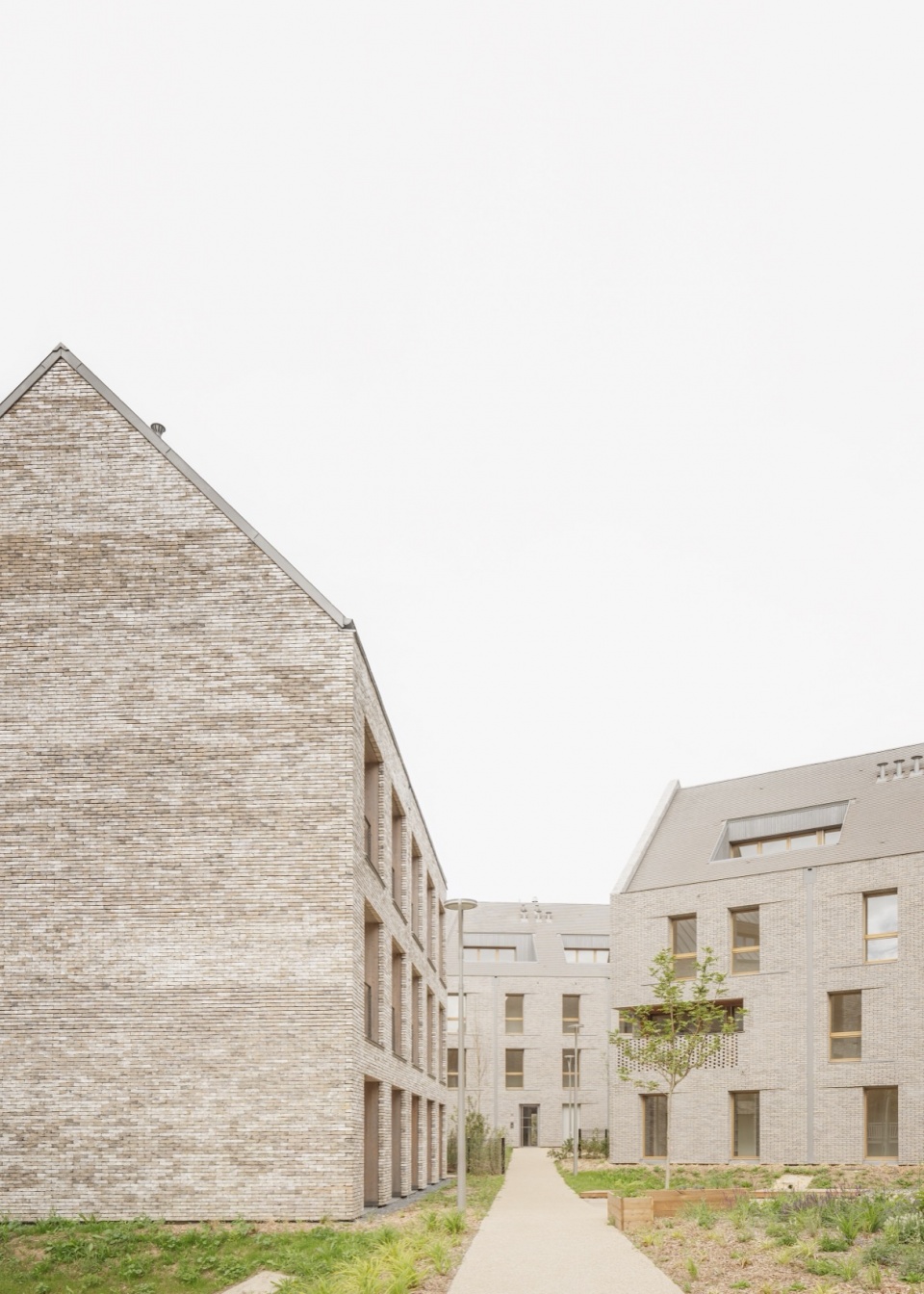 housing in the park of the la bruyere estate by franklin azzi