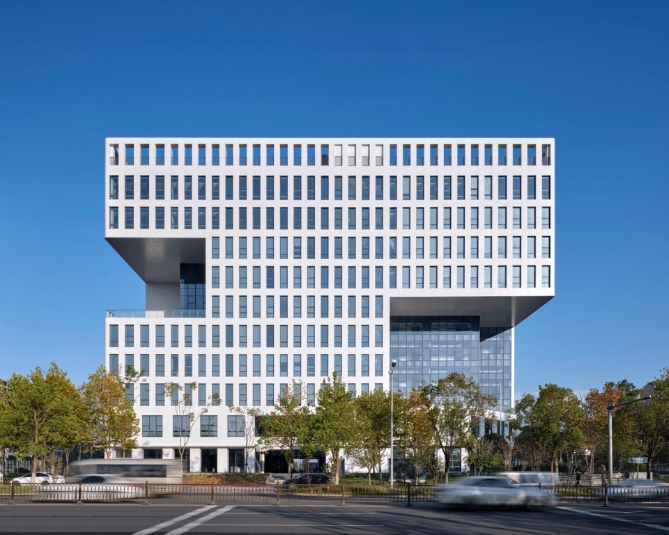 Xingsha Industrial Base Free Trade Headquarters Building by Leeko Architects