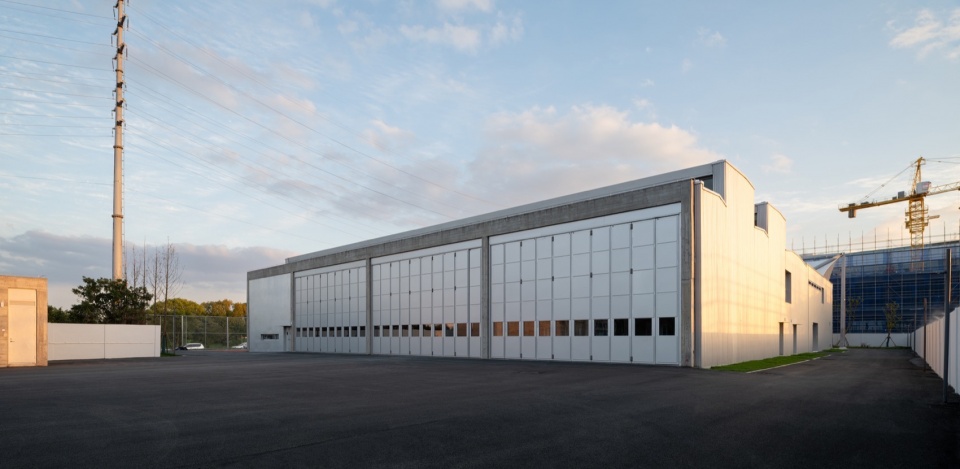 Kunshan Yuanfeng Road Fire Station by genarchitects