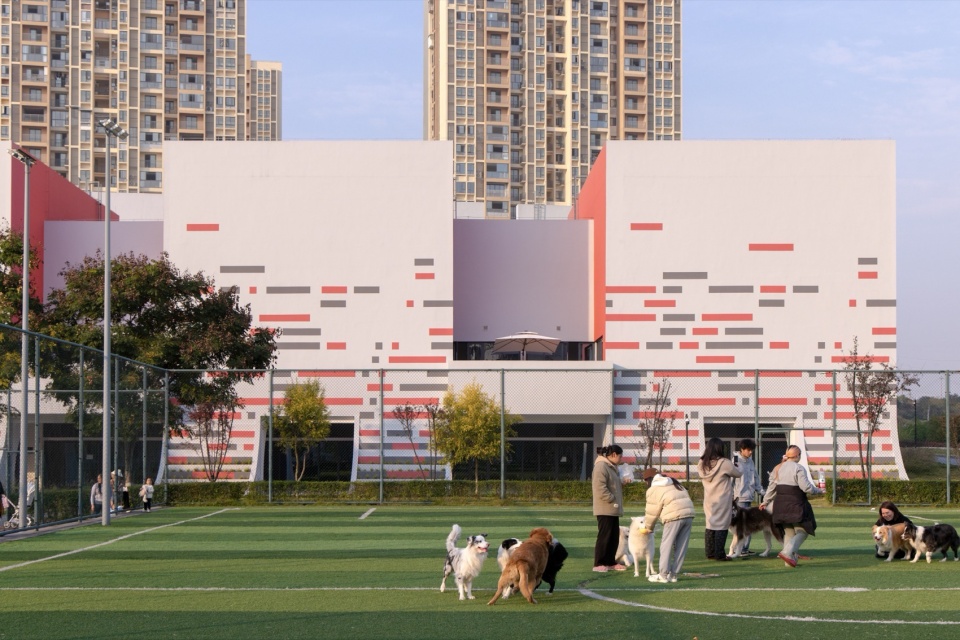 Li Xuerui Public Fitness Center by Welive Architects