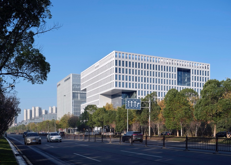 Xingsha Industrial Base Free Trade Headquarters Building by Leeko Architects