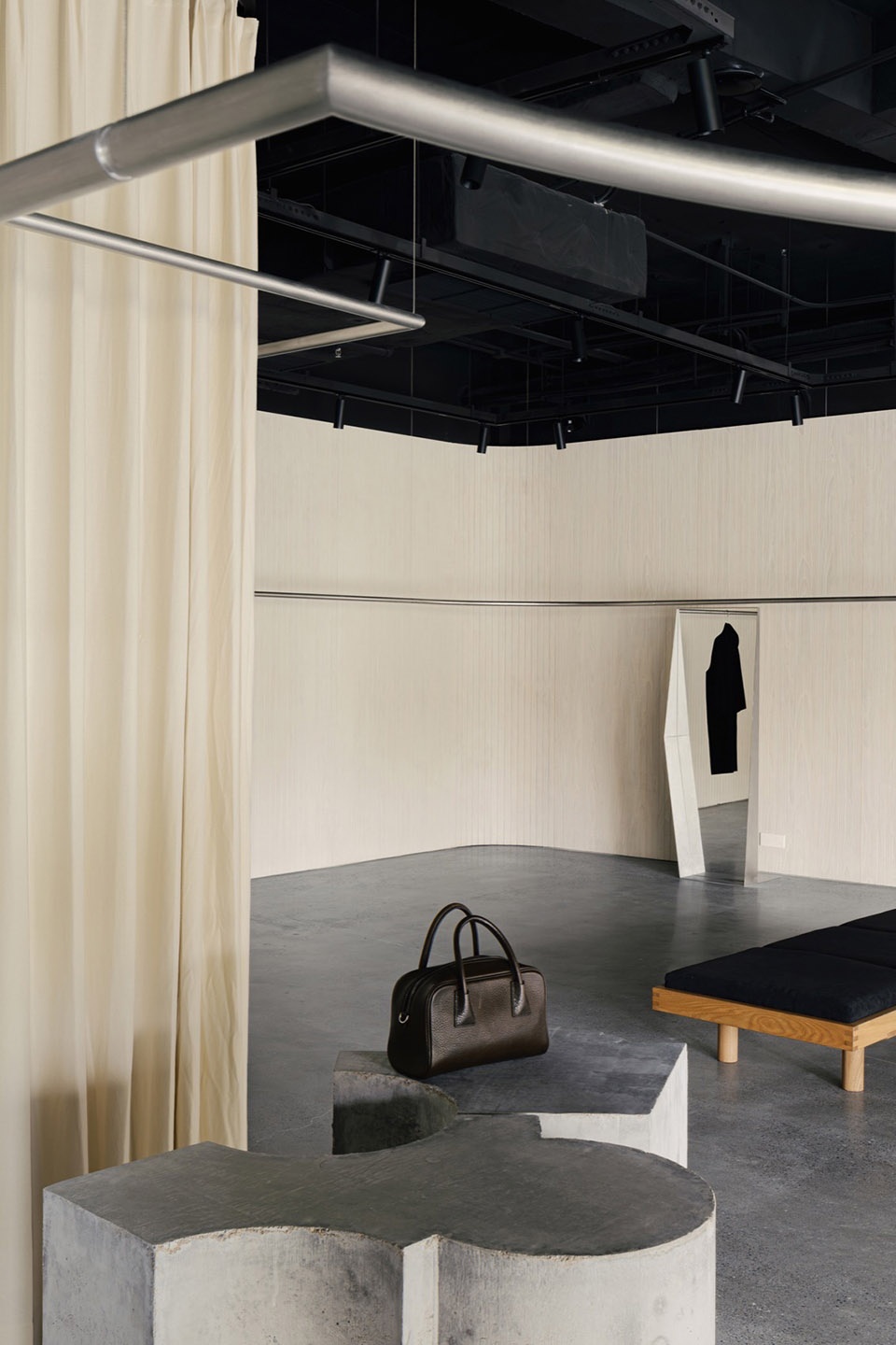 YEARLY PLAN Shanghai Showroom by SHISUO Design