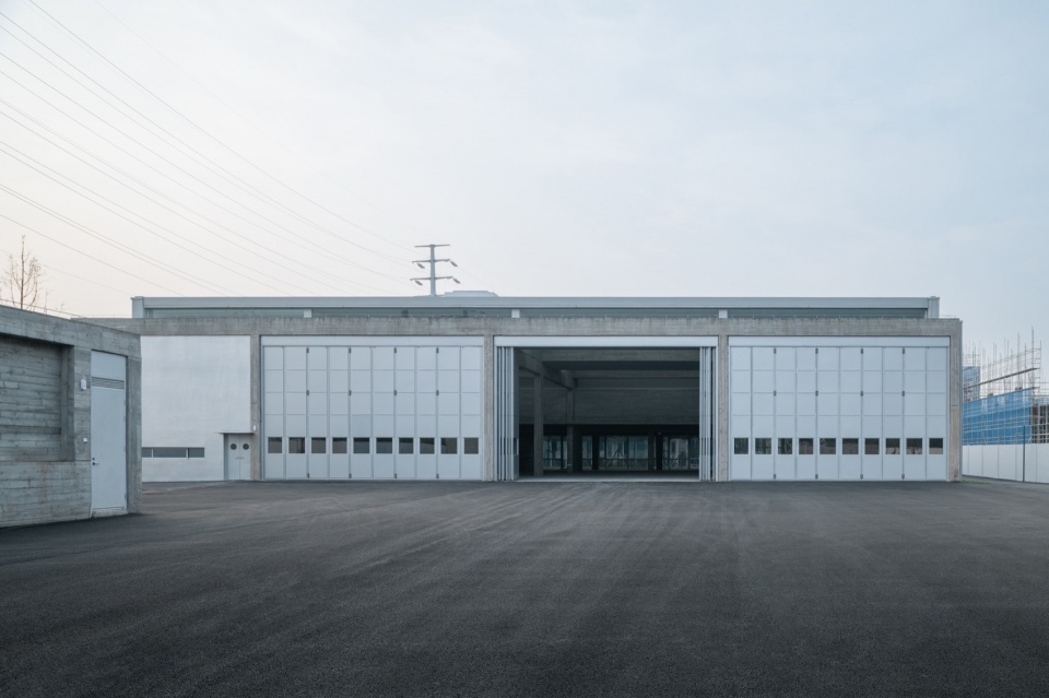 Kunshan Yuanfeng Road Fire Station by genarchitects