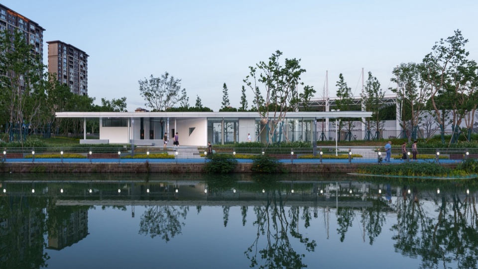 Landscape Enhancement Along Linghu Avenue in Wuxi by MYP INC
