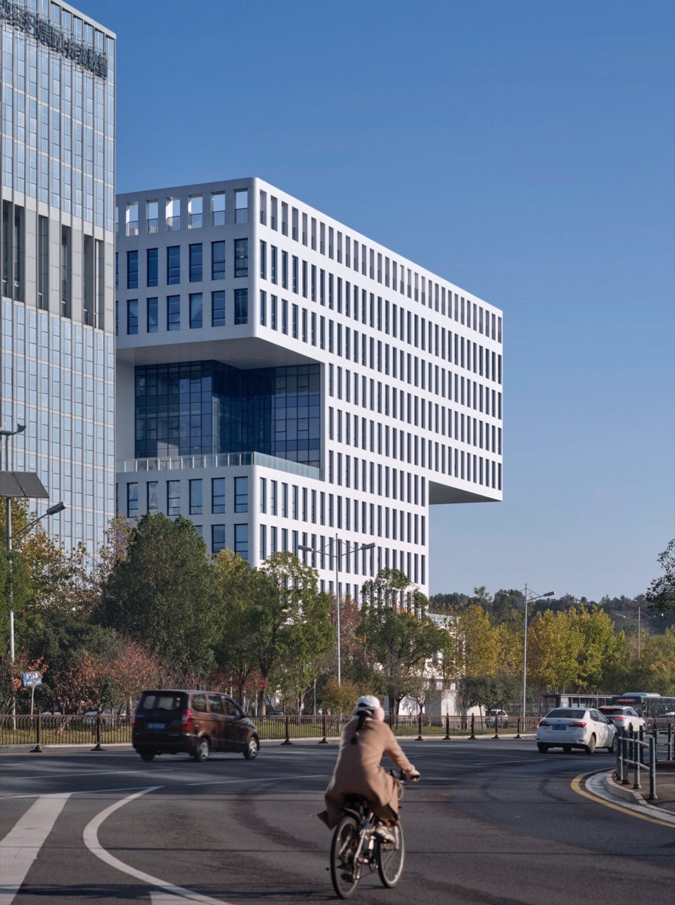 Xingsha Industrial Base Free Trade Headquarters Building by Leeko Architects
