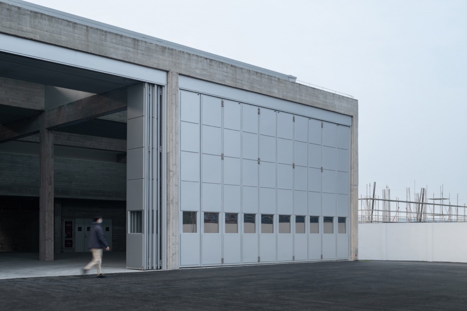 Kunshan Yuanfeng Road Fire Station by genarchitects