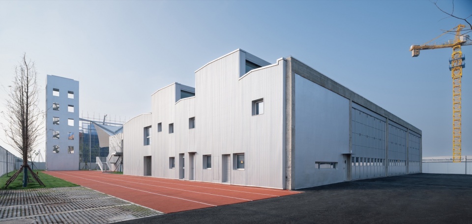 Kunshan Yuanfeng Road Fire Station by genarchitects