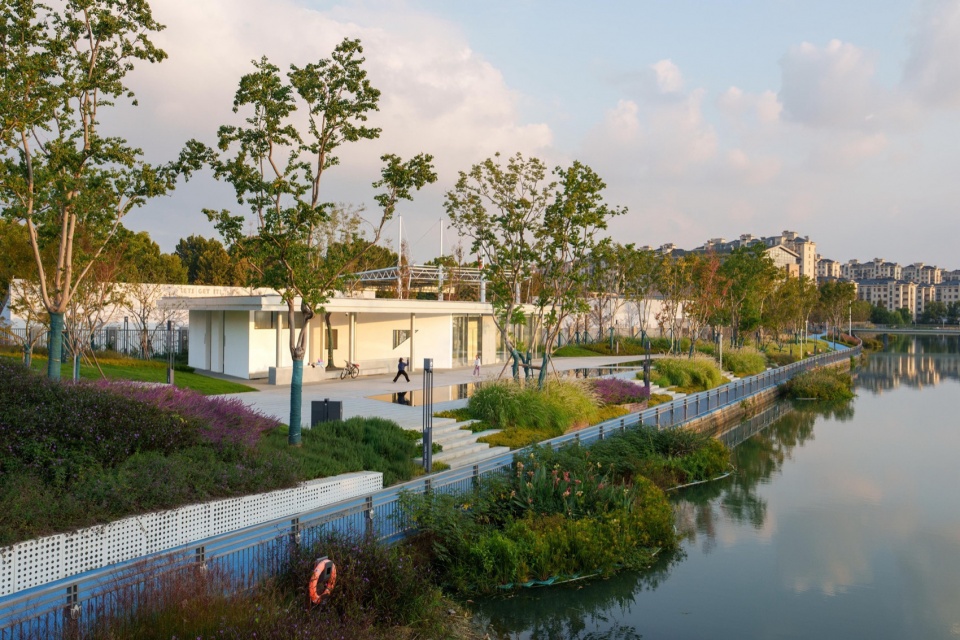 Landscape Enhancement Along Linghu Avenue in Wuxi by MYP INC