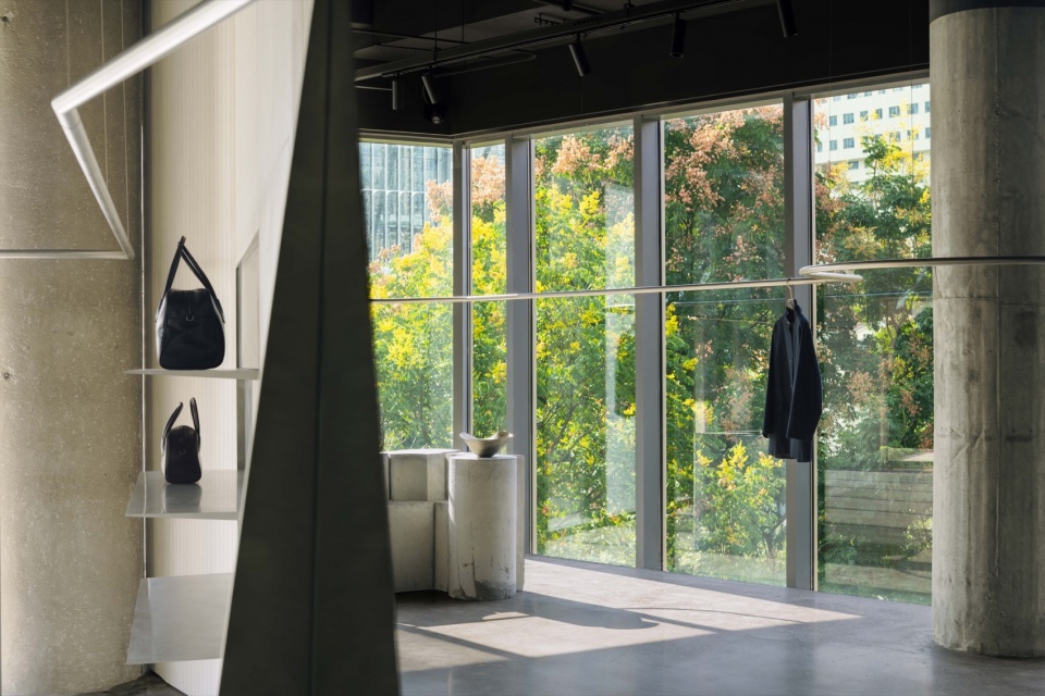 YEARLY PLAN Shanghai Showroom by SHISUO Design