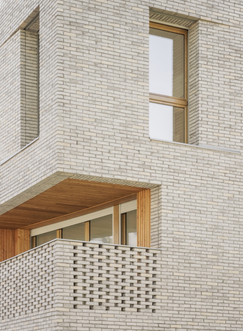 housing in the park of the la bruyere estate by franklin azzi