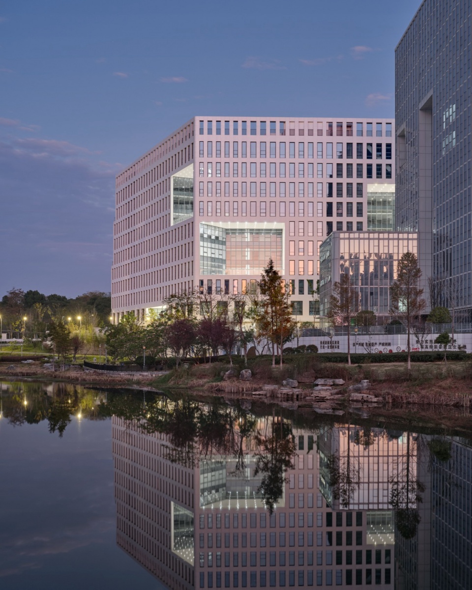 Xingsha Industrial Base Free Trade Headquarters Building by Leeko Architects
