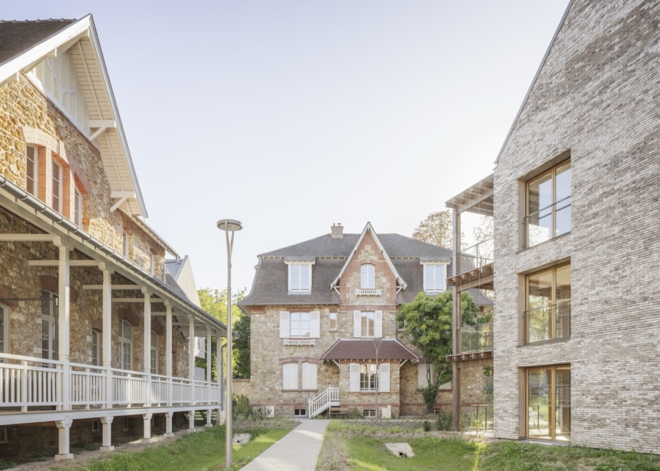housing in the park of the la bruyere estate by franklin azzi