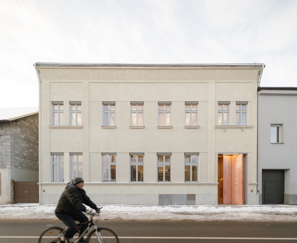 library in cerveny kostelec by papundekl architekti