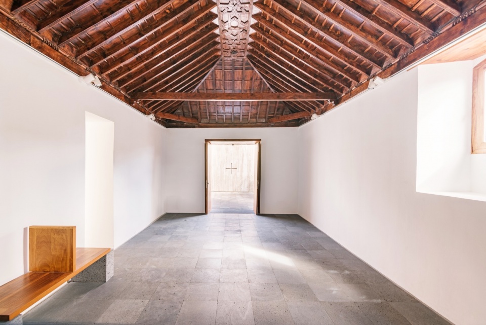Church of Saint Michael the Archangel Geneto by Alejandro Beautell