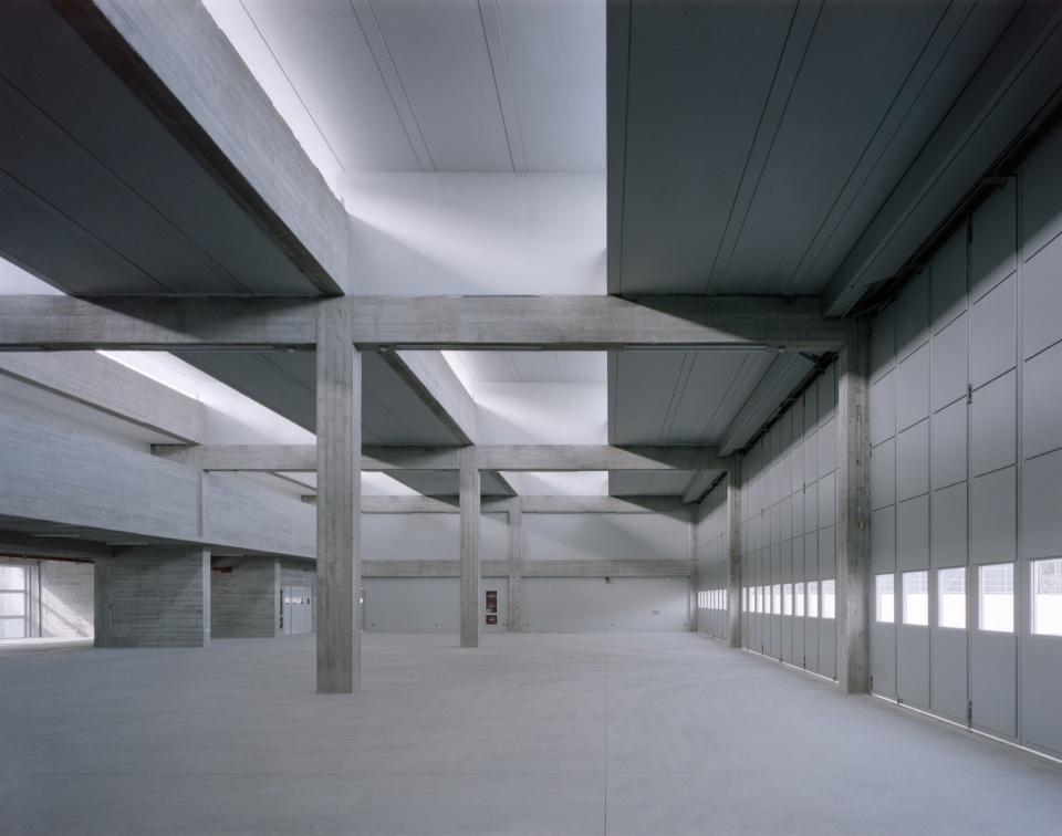 Kunshan Yuanfeng Road Fire Station by genarchitects