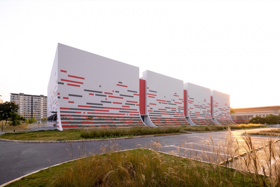 Li Xuerui Public Fitness Center by Welive Architects
