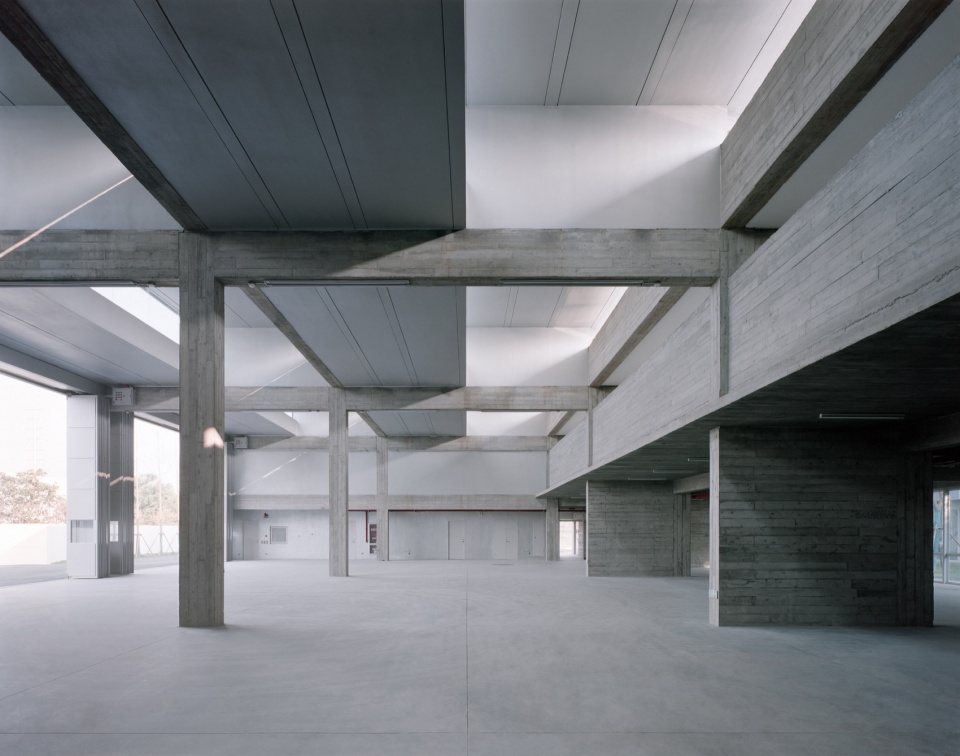 Kunshan Yuanfeng Road Fire Station by genarchitects