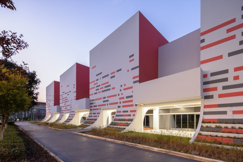 Li Xuerui Public Fitness Center by Welive Architects